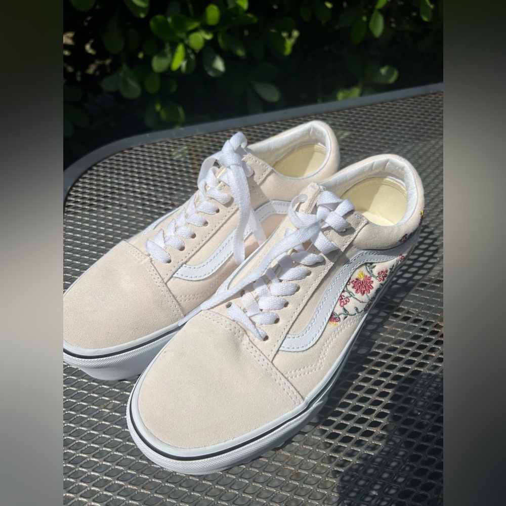 Vans Platform Floral Embroidery Shoe